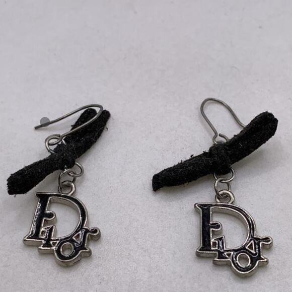 Pierced Dior logo earrings bow - Picture 1 of 3